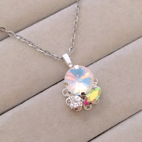 White Opal + Aurora Borealis Rivoli Crystal Silver Pendant Drop Necklace - Picture 5 of 9